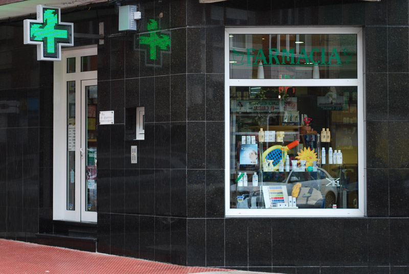 Ampliaci�n de las Estanter�as de productos de la Farmacia